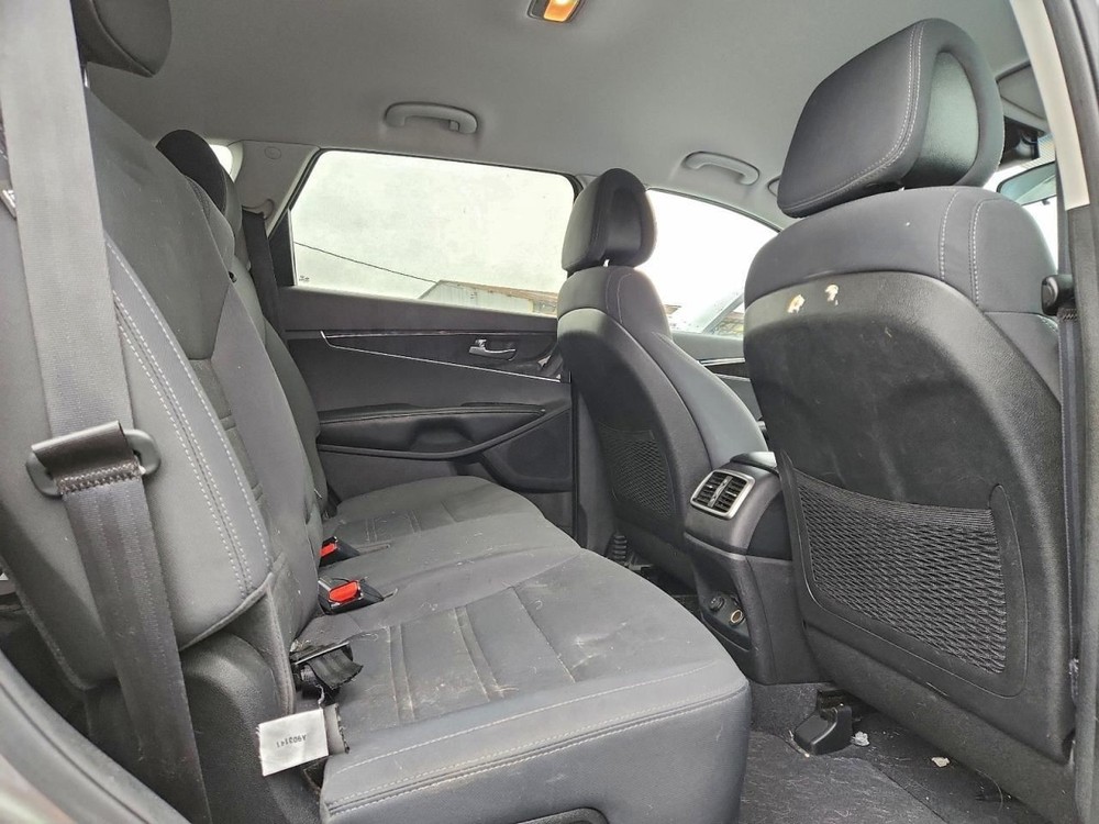 SORENTO 2017 Glove Box 4936633