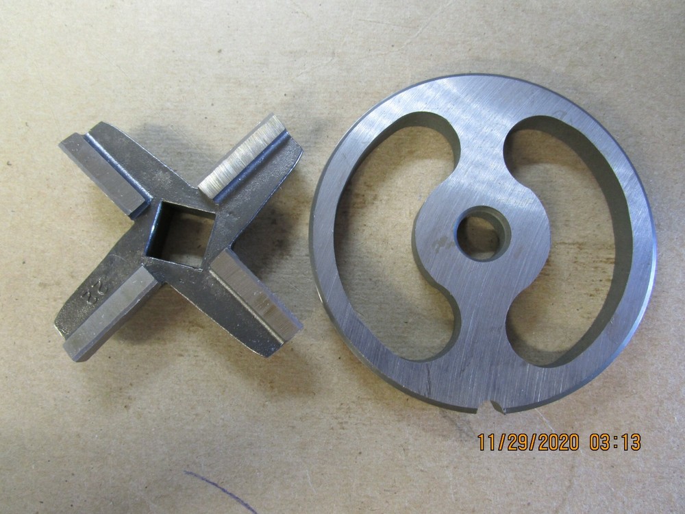 #22 GRINDER 2 HOLE KIDNEY PLATE & KNIFE SET