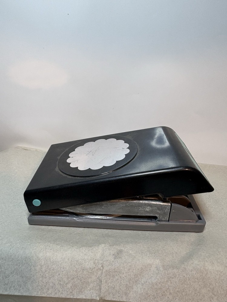 Stampin up! ek Scallop Circle Punch 2”