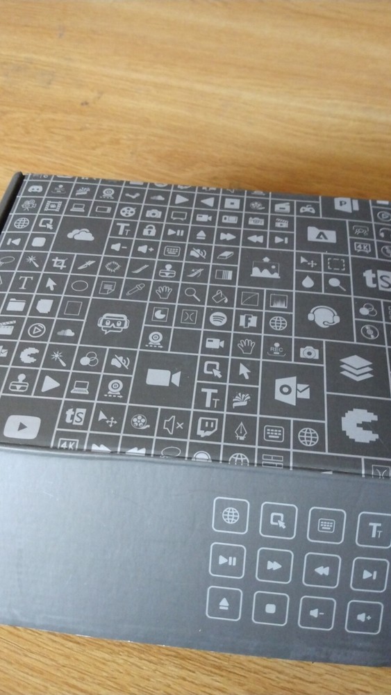 Stream Controller - SOOMFON Studio Control Deck with 15 Macro Keys & Dashboard