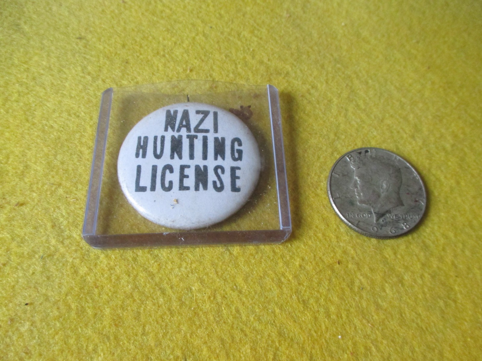 ORIGINAL WWII HOMEFRONT ANTI AXIS NAZI HUNTING LICENSE BUTTON (A)