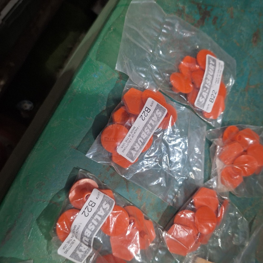Salisbury Buttons For Sleeve Bag B22