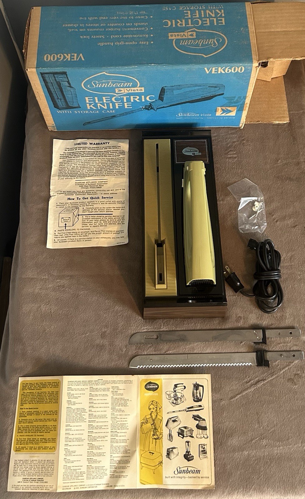 Vintage Sunbeam Vista Electric Knife With Storage Case Model VEK600 Original Box