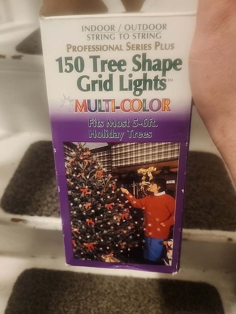 150 CHRISTMAS TREE SHAPE Grid Multi-Color Lights Fits 5-6ft Tree Open Box, Works