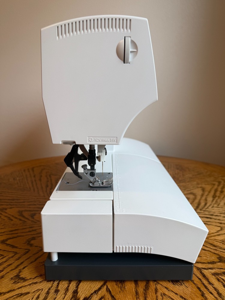 PFAFF Performance 2056 Sewing Machine