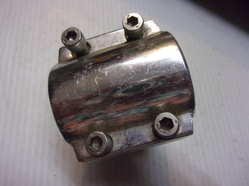 RUPP MARINE OUTRIGGER locking coupler 1-1/4" ID
