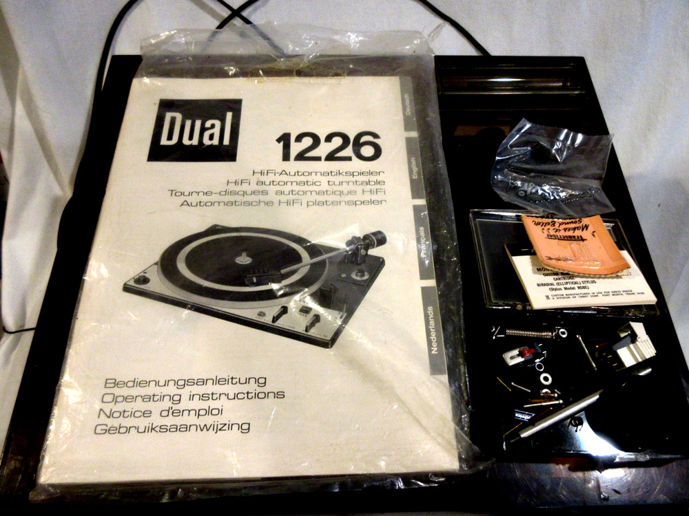 United Auto Dual 1226 Turn Table w/Instructions