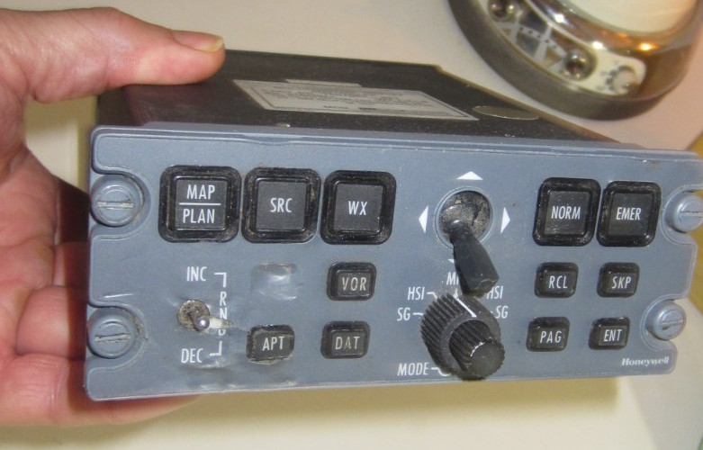 HONEYWELL MULTIFUNCTION DISPLAY CONTROLLER P/N 7007062-921 MC-800 DAMAGED FRONT
