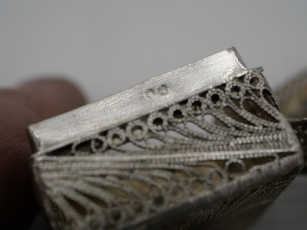 BEAUTIFUL SOLID SILVER FILIGREE PILL BOX