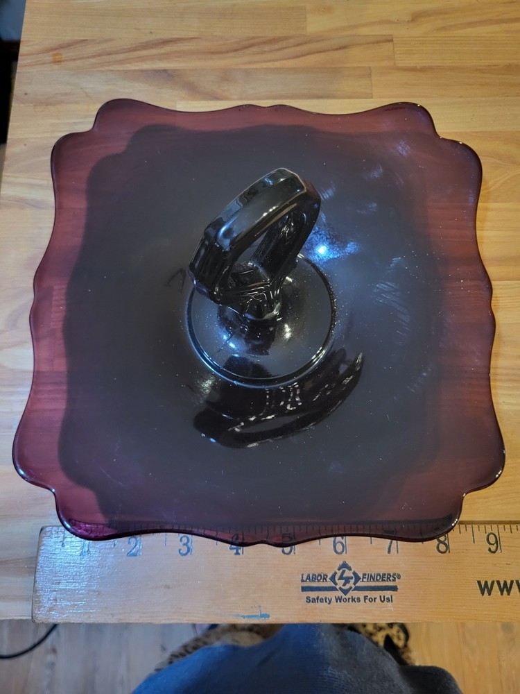 L.E. Smith Black Amethyst Mt. Pleasant keyhole handled serving plate