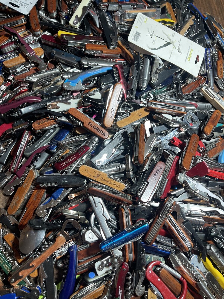TSA Confiscated Pocket Knives/ Multitools Lot