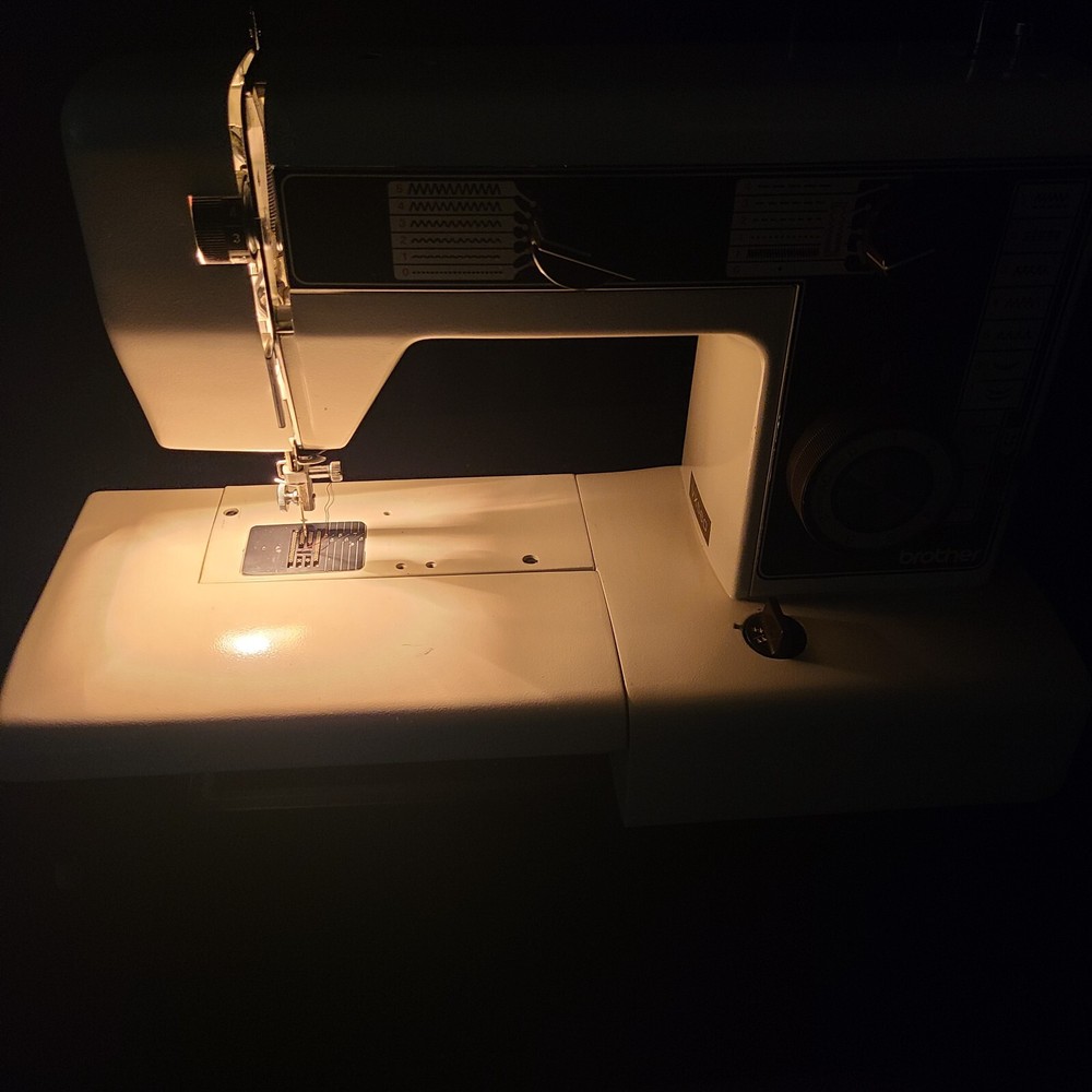 Brother Sewing Machine Model VX560 in Soft Side Carrying Case