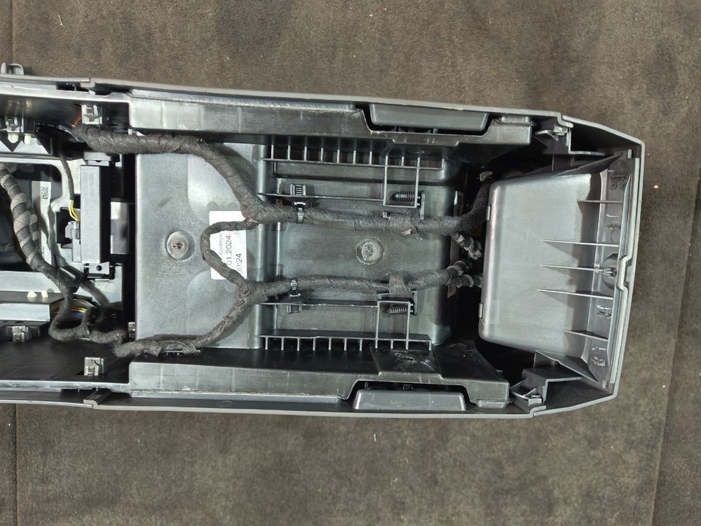 JAGUAR I-PACE X590 CENTRE CONSOLE WITH ARMREST