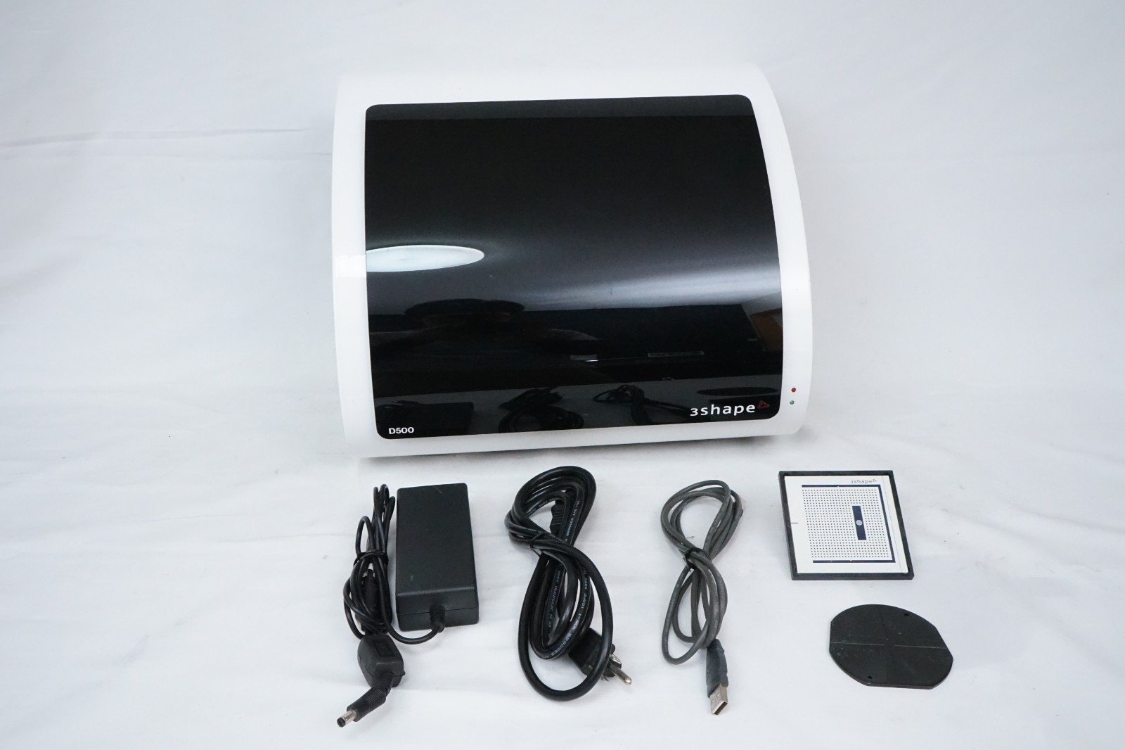 3Shape D500 Dental Lab Scanner CAD CAM System w/ Calibration Kit Scan Plates