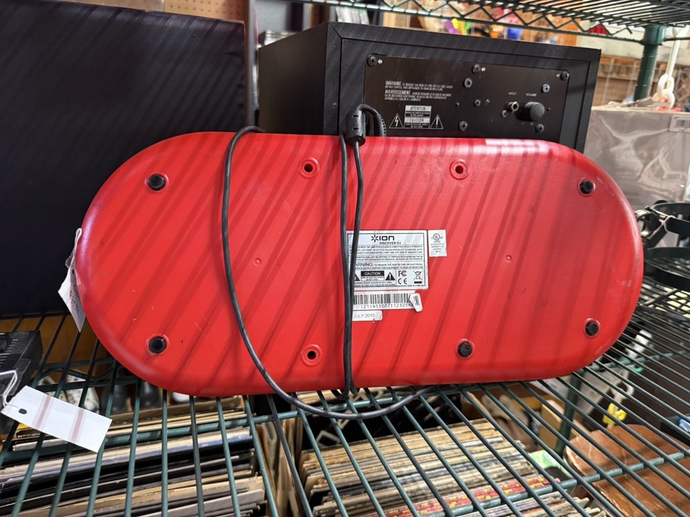 Ion Discover DJ Computer System Dual Turntable USB Control for Mac PC Powers On