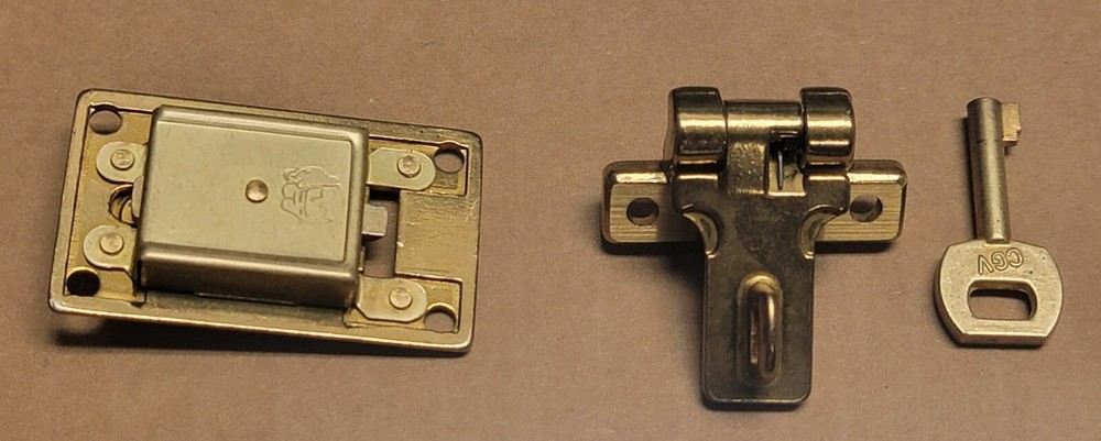 L1175 Locking Luggage Latch W/ Key