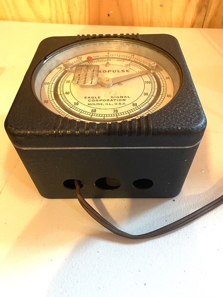 115 VOLTS EAGLE SIGNAL CORP. FLEX 0-120 PULSE TIMER 1