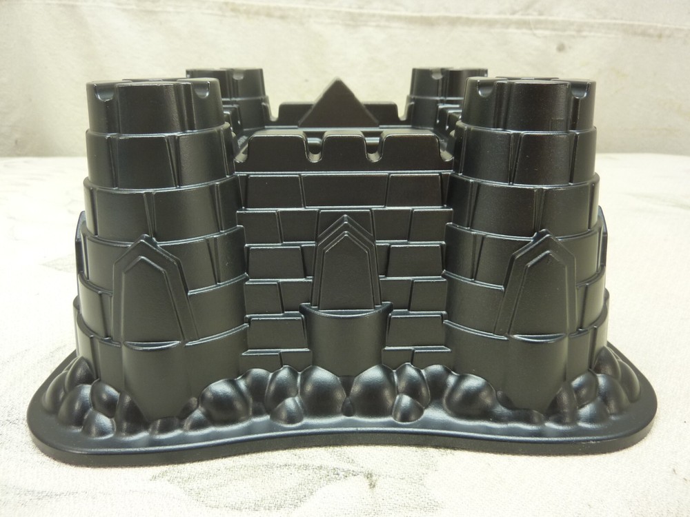 Nordic Ware Castle Bundt 10 Cup Cake Pan