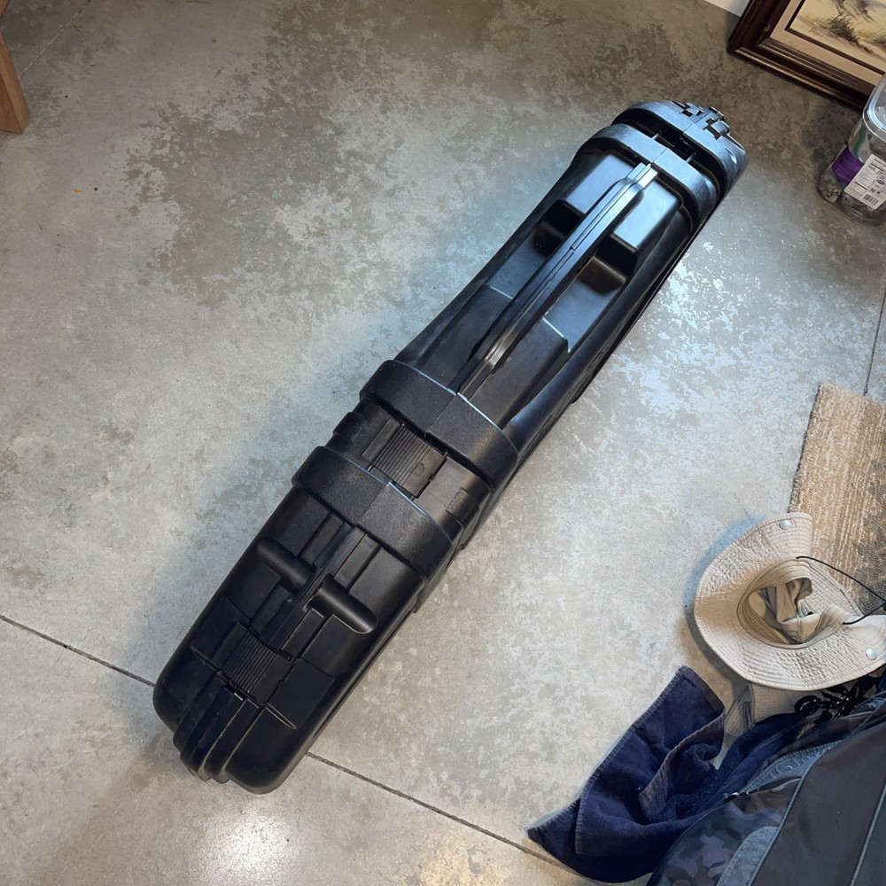 Plano Protector Series 49” Black Bow Case - Mod.#￼1111 (Read missing 1 Latch)￼￼