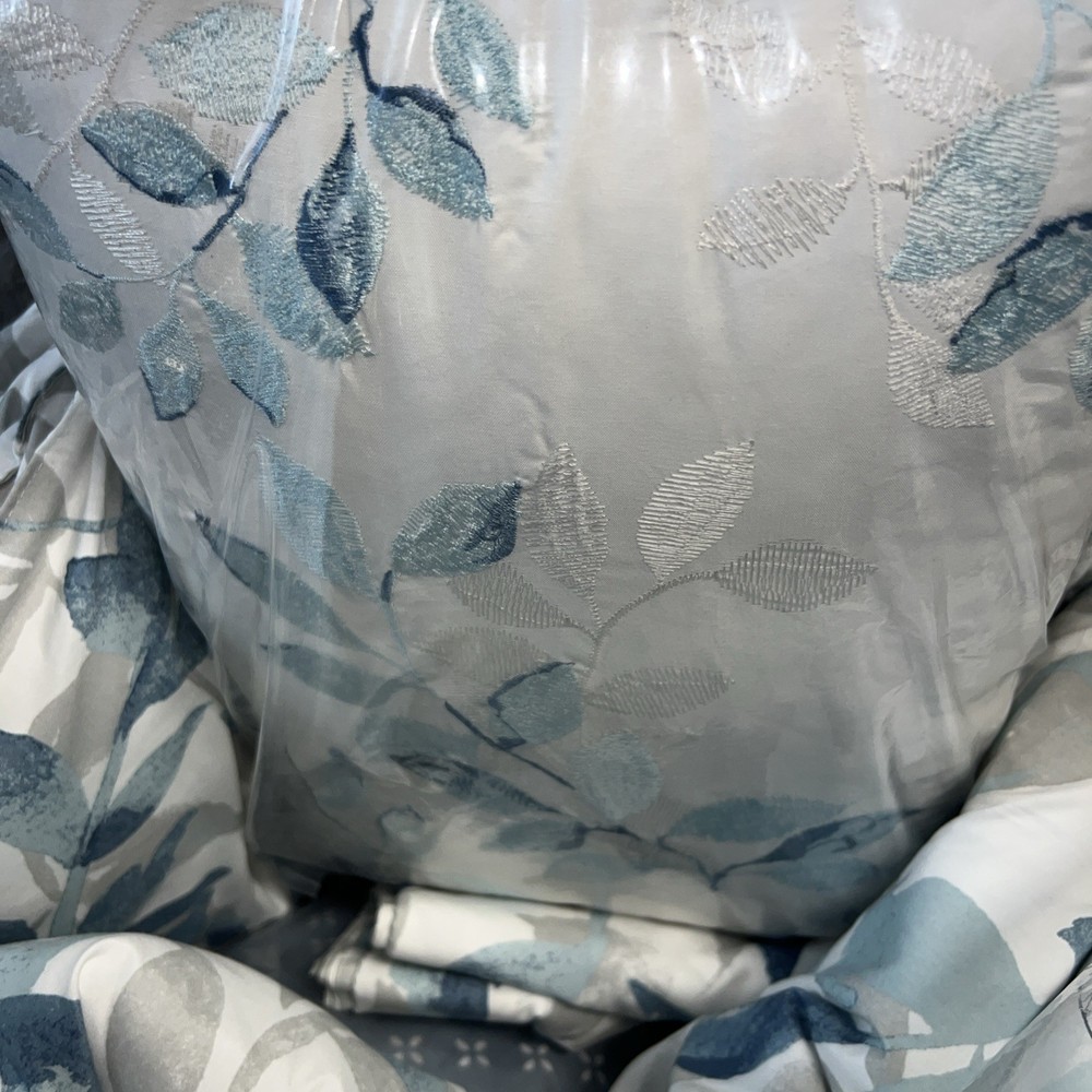 Madison Park Essentials Sofia Reversible 8-Pc. Comforter Set, Queen, NWT