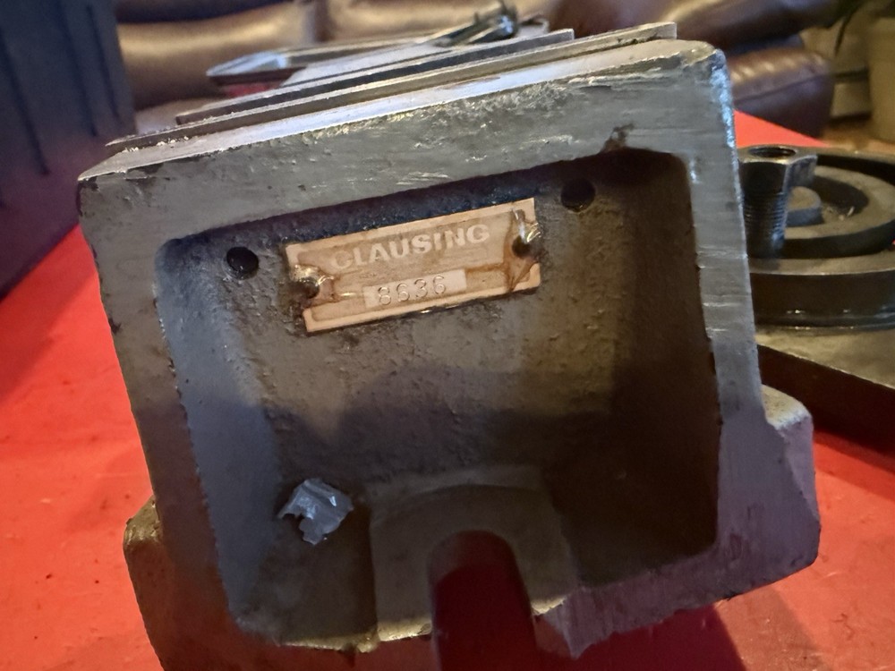 Clausing 8520 Milling Machine 8636 Vise With Enco Parallels