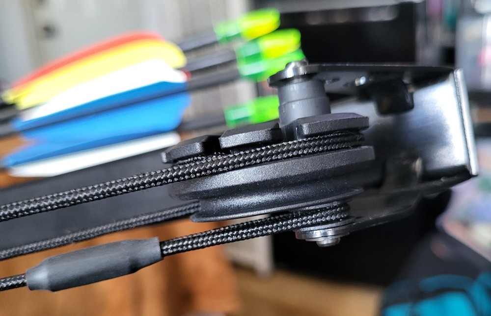 Daisy Youth Archery Compound Bow & 4 Arrows & Quiver (2 Round Tips/2 Sharp Tips)