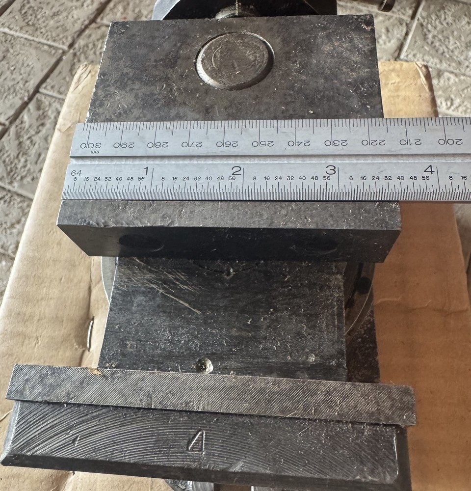 Pprecision machine vise with micro-feed USSR