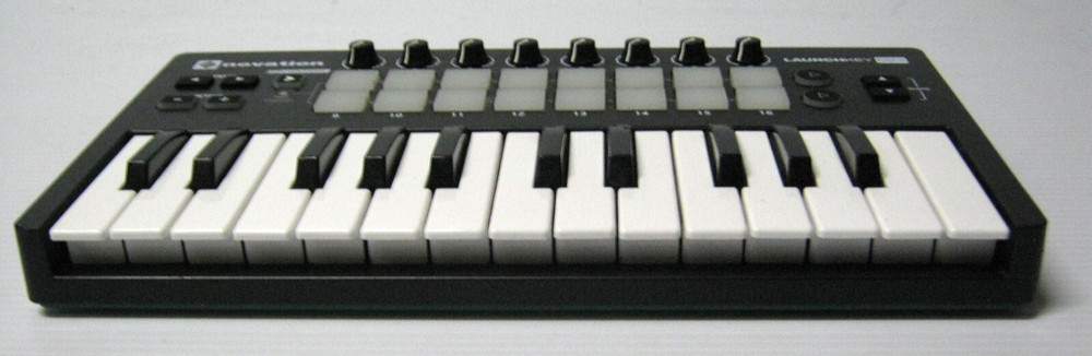 Novation Launchkey Mini MK2 - Midi Keyboard
