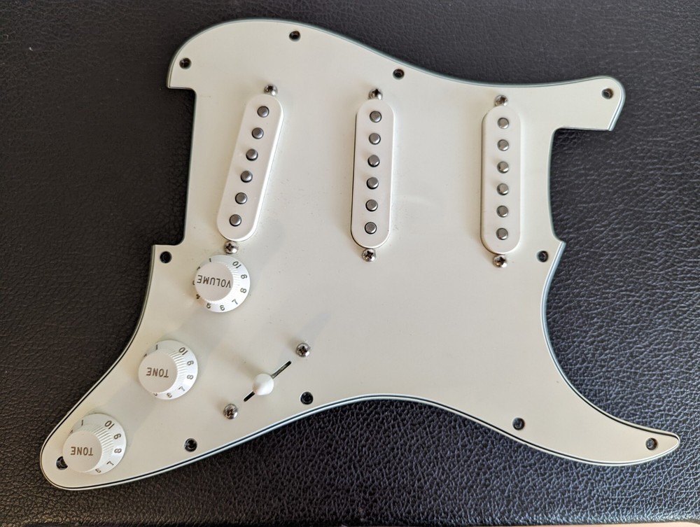Fender 7713089000 Pre Wired pick Guard