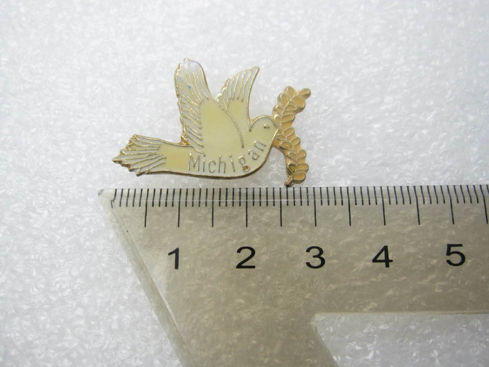 Michigan White Dove Lapel Pin (A604)