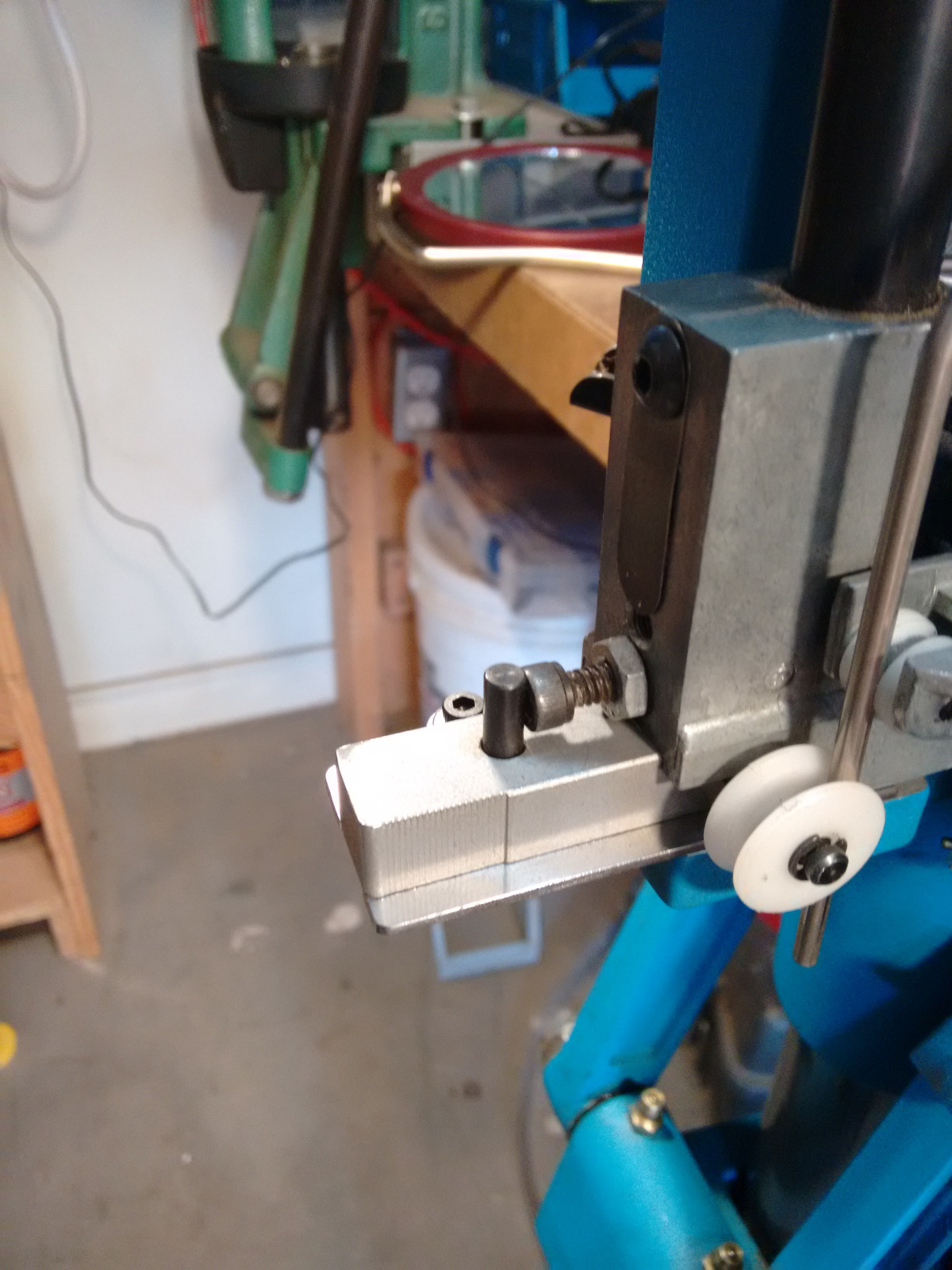 Dillon RL 550B/C Primer Track Bearing Plate W/Ball Bearing