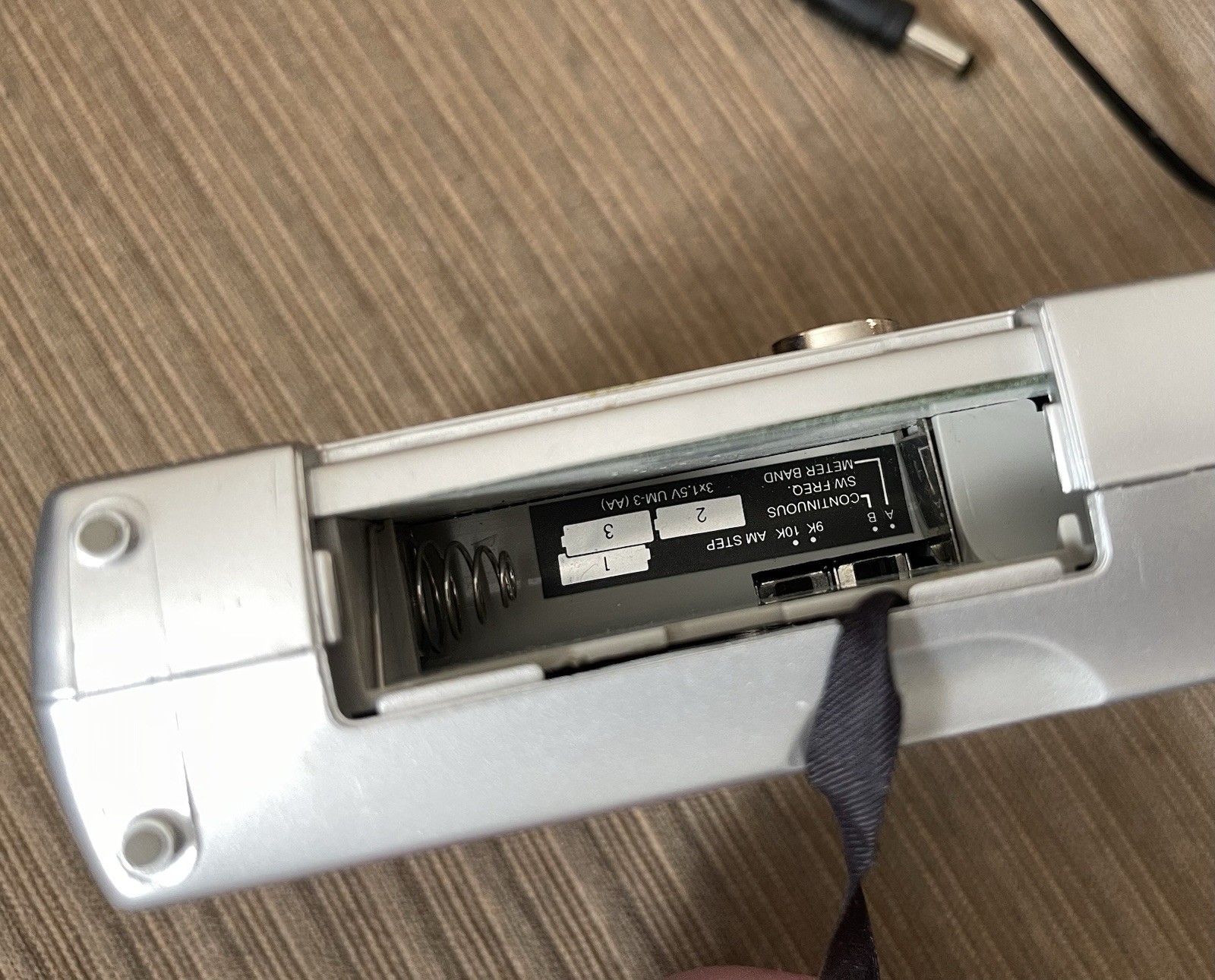 Grundig Yacht Boy World Receiver YB-P2000 SW FM Radio + Plug F.A. Porsche Tested