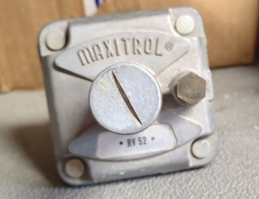 MAXITROL STRAIGHT THRU FLOW GAS REGULATOR RV52