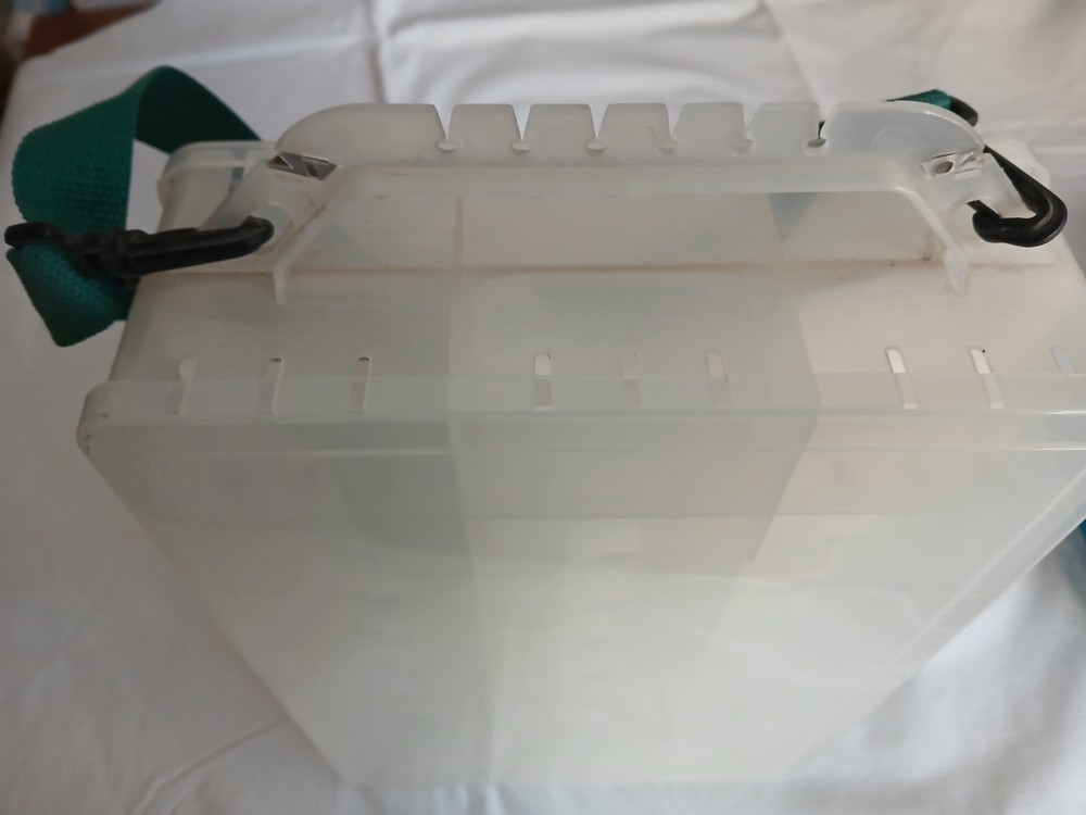 Machine embroidery thread case with cutters and thread holes