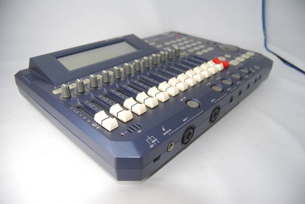 Korg D16 16-Track Digital Recorder