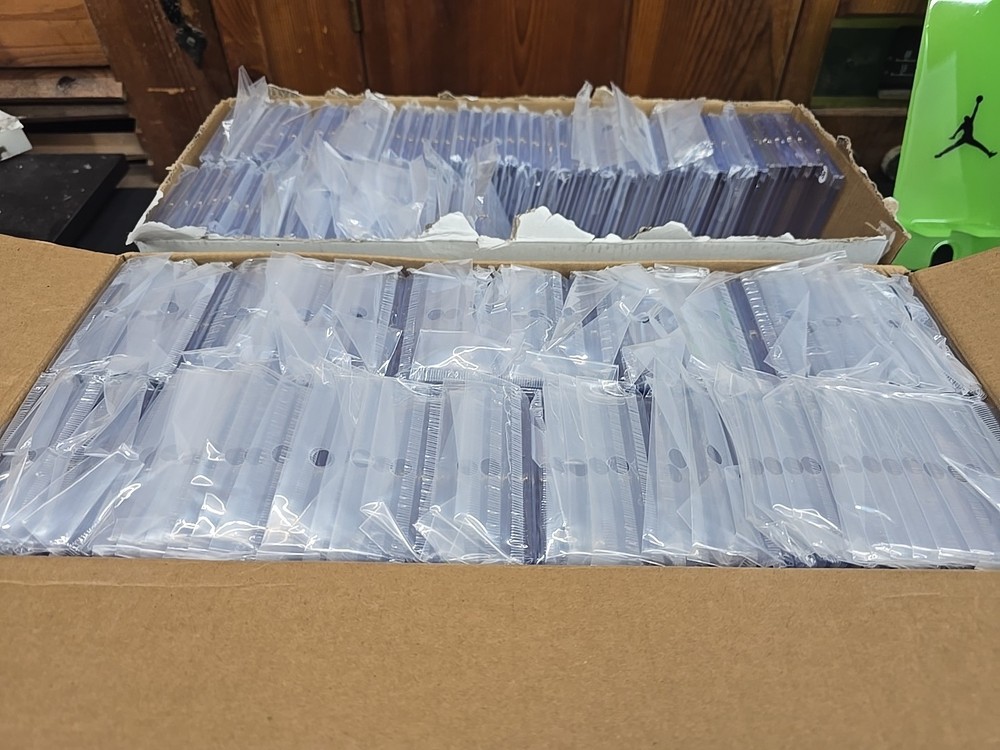 Approx. 150 One Touch 35pt Card Holders