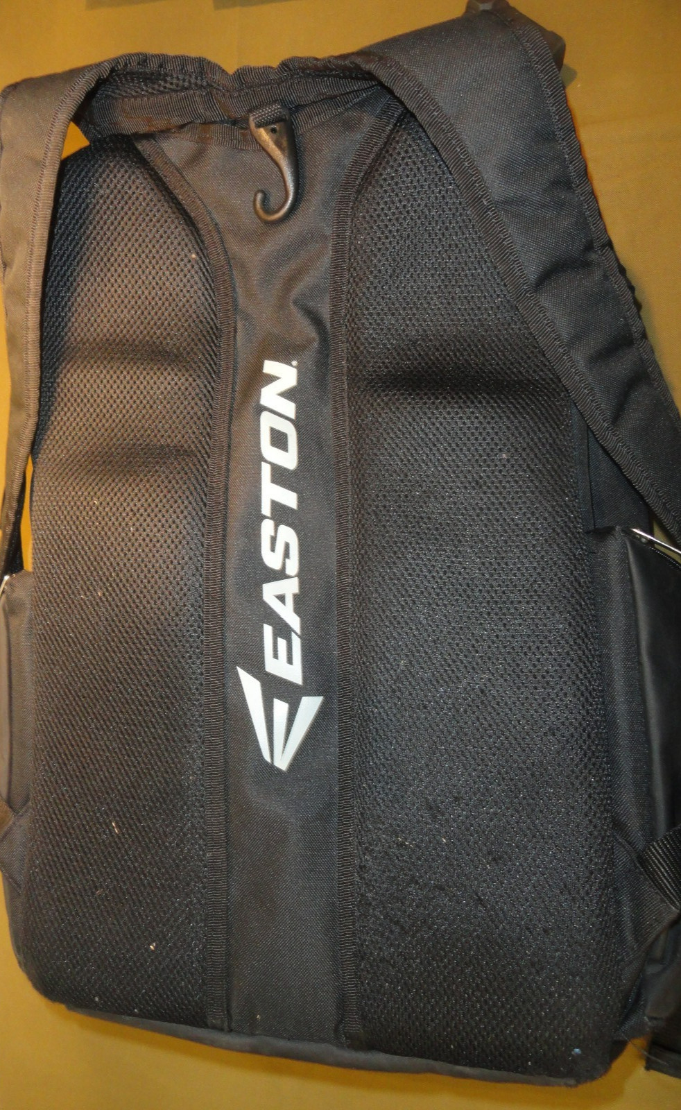 EASTON WALKOFF ELITE BASEBALL SOFTBALL HEAVY DUTY HELMET BLACK BAG BACKPACK