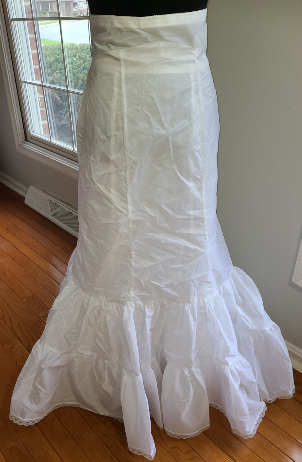 NWT Davids Bridal White Fit and Flare Slip Petticoat Size 8 Style 550 Zipper