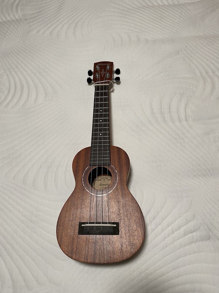 Alvarez RU22S Ukulele Excellent Condition
