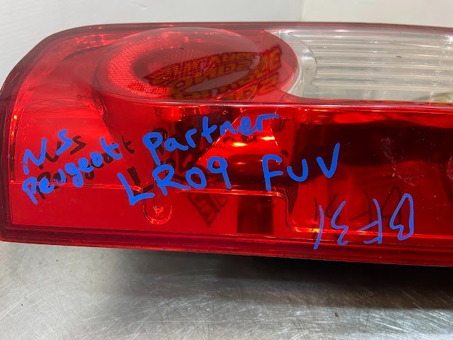 2009 PARTNER BERLINGO PASSENGER SIDE LEFT REAR LIGHT REF: BF31