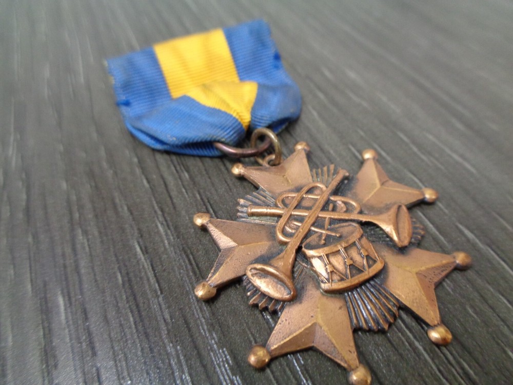 Vintage Bugle Roster Medal DISTINGUISHED