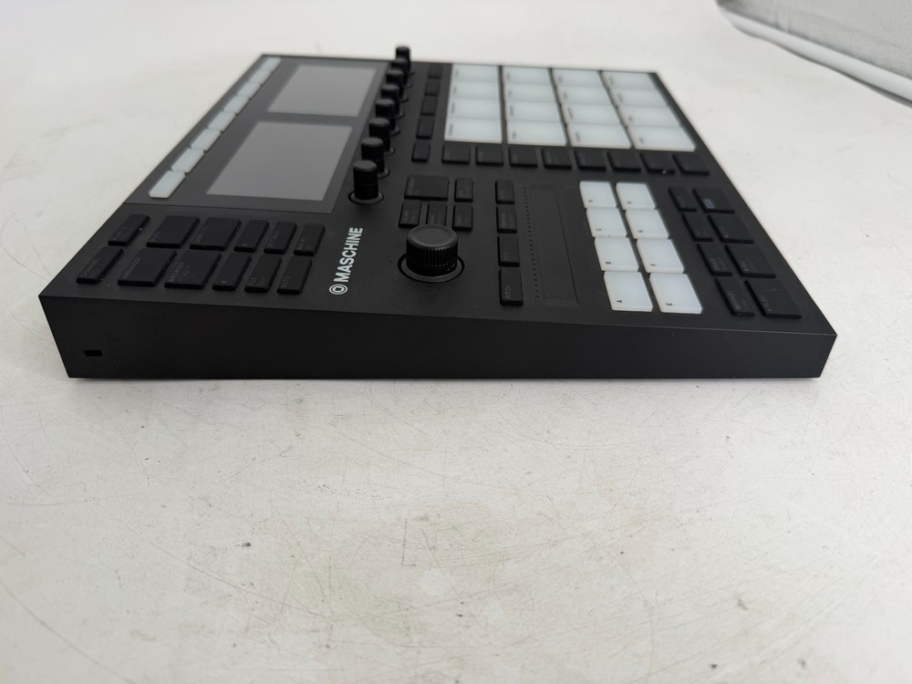 Native Instruments Maschine MK3 Sampler Arranger Mixer & MIDI Controller Black