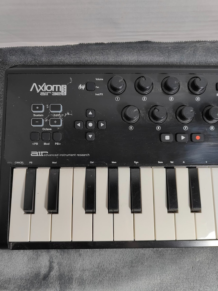M-Audio Axiom AIR Mini 32 USB MIDI Keyboard & Pad Controller