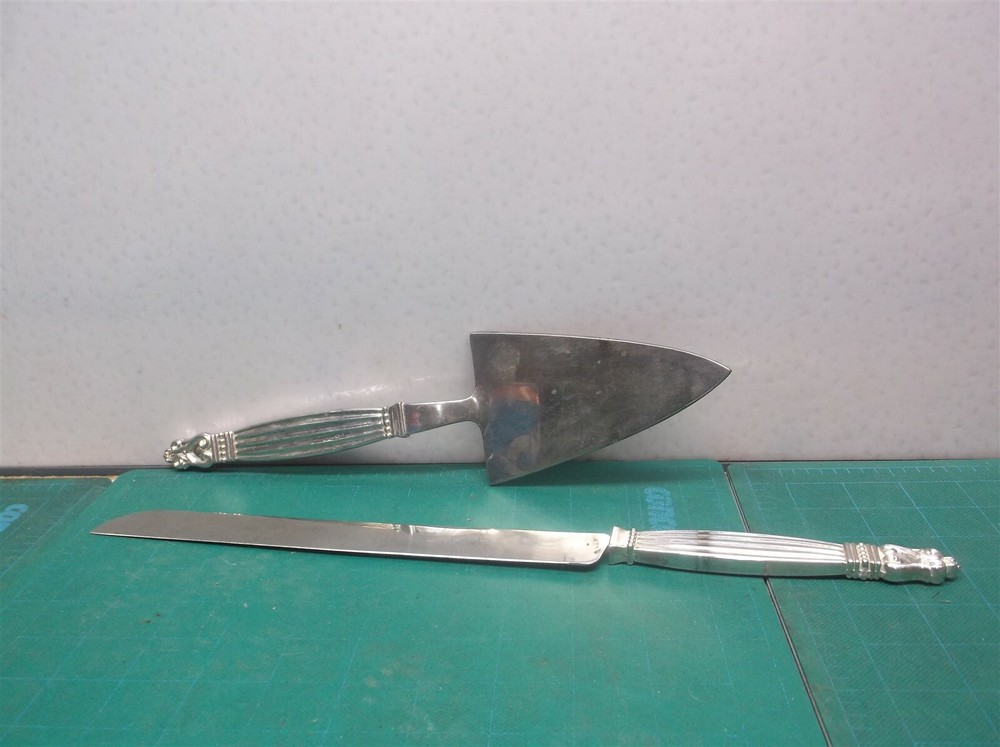 Wallace cake serving set