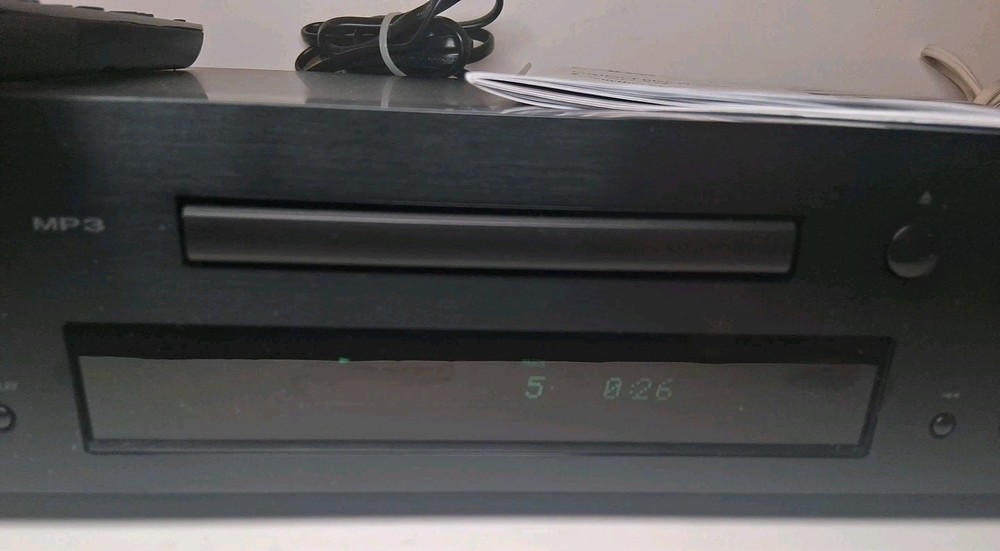 Onkyo C-7030 CD-MP3 Player with Remote. Excellent+ Condition LN