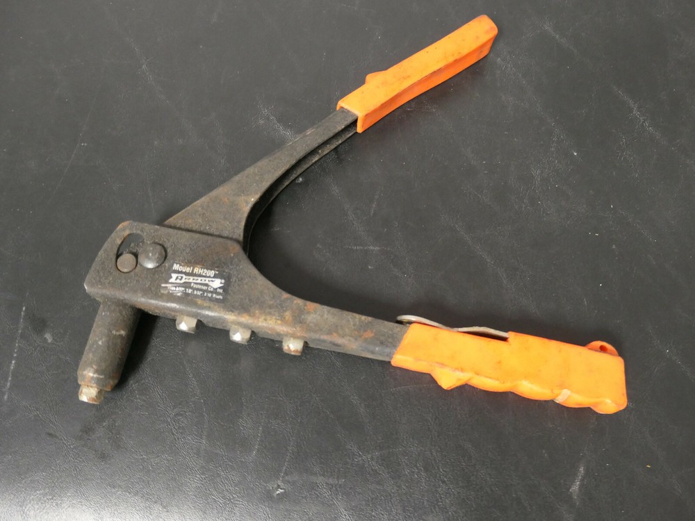 Arrow RH200  Rivet Tool