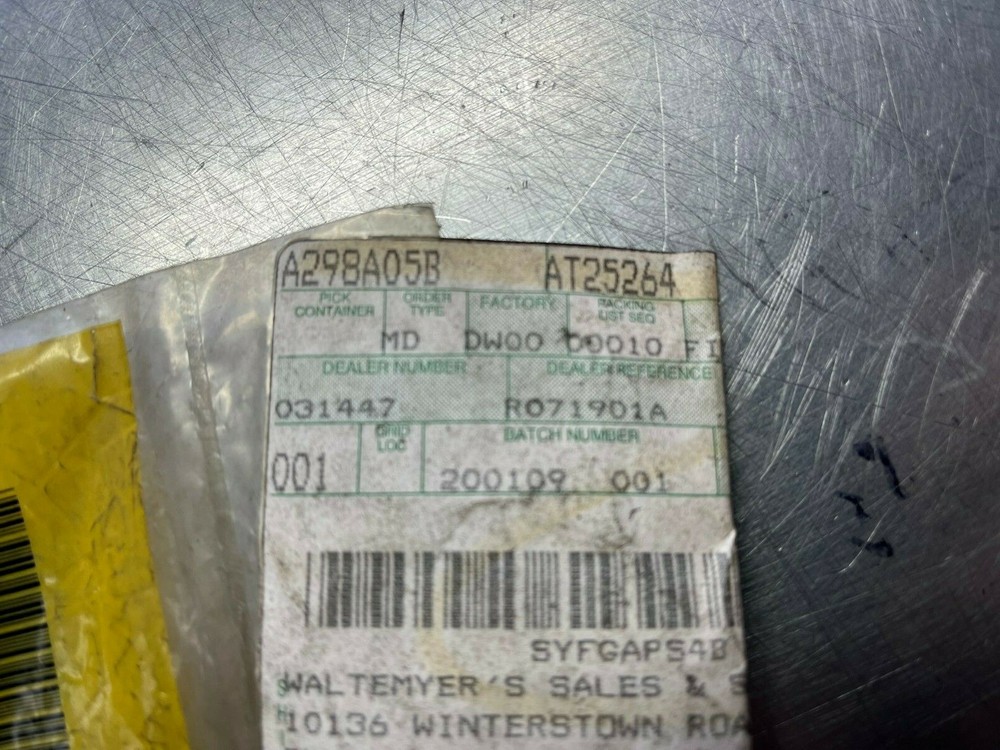 AT25264 Genuine OEM John Deere FITTING