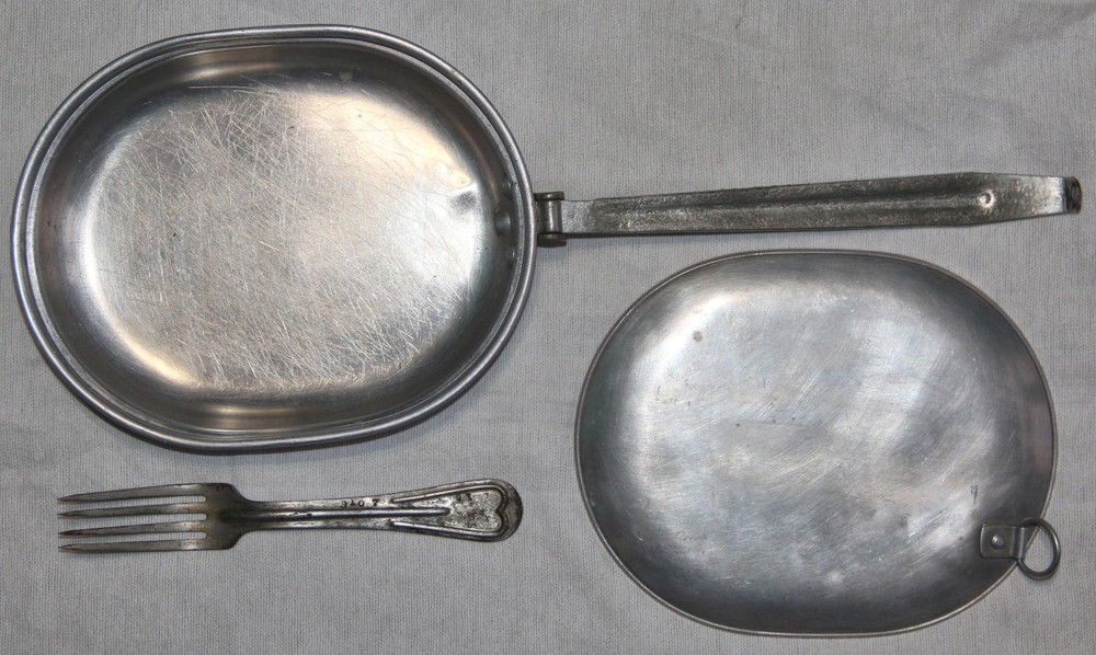 ORIGINAL WWI 1917 DATED MESS KIT WITH FORK