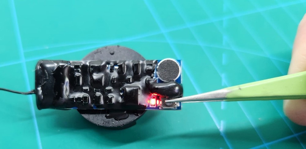 SET Micro Spy Bug operating outside FM broadcasting area & FM receiver