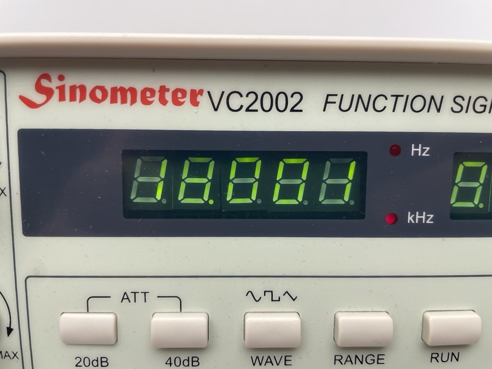 NICE VICTOR SINOMETER VC2002 FUNCTION SIGNAL GENERATOR 0.2Hz - 2MHz 7 RANGES